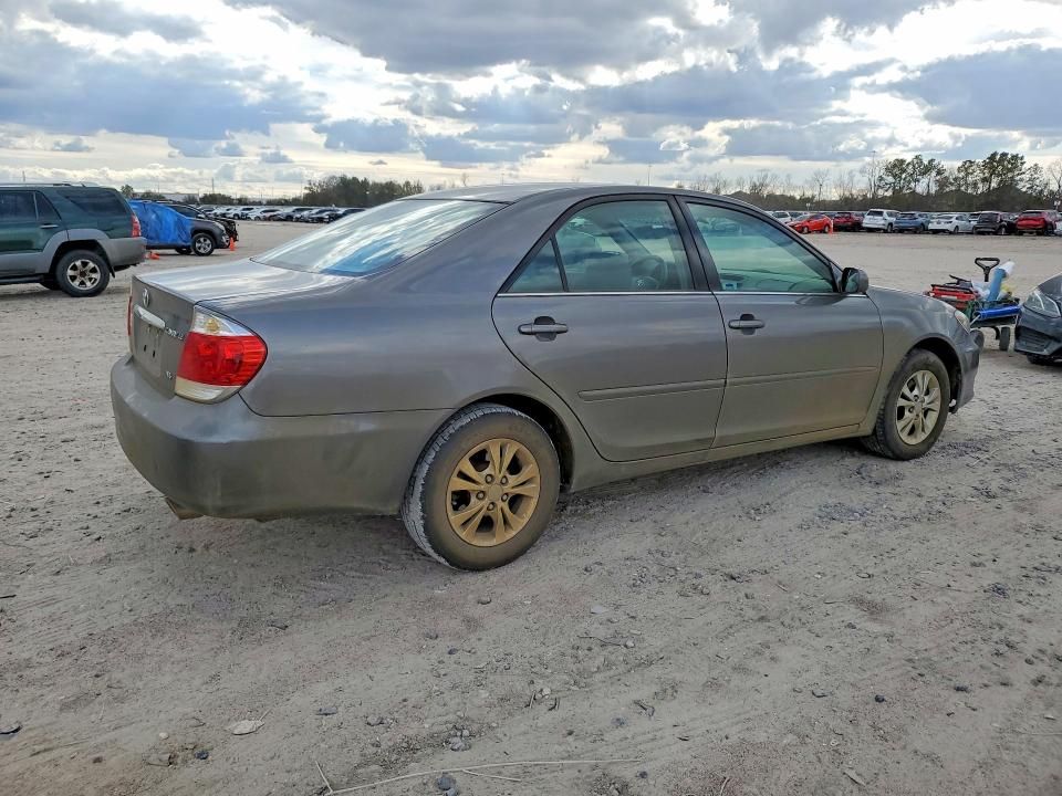 2005 Toyota Camry le