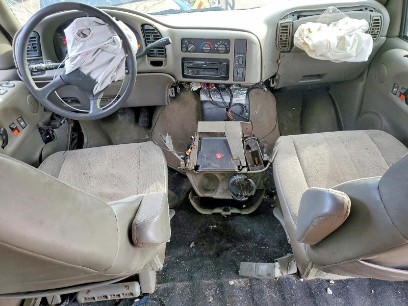 2002 GMC Safari xt