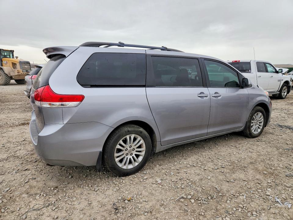 2011 Toyota Sienna le 7-passenger