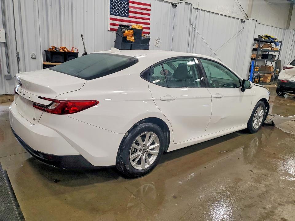 2025 Toyota Camry le