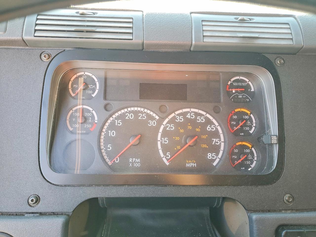2016 Freigliner 2016 Freightliner Cascadia 125 Semi Truck