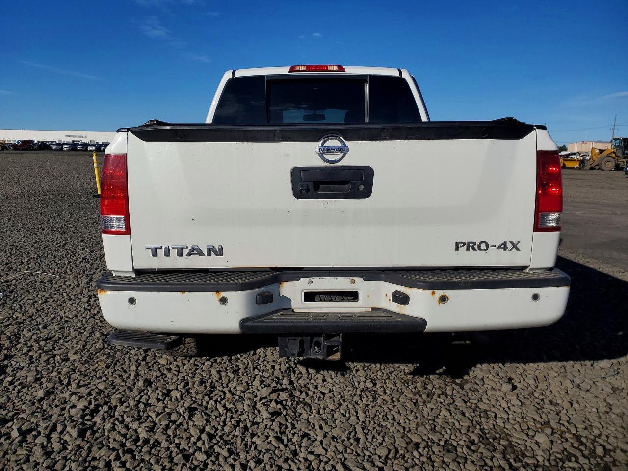 2013 Nissan Titan SV