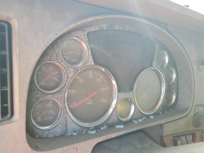 2016 Kenworth T680 Semi Truck