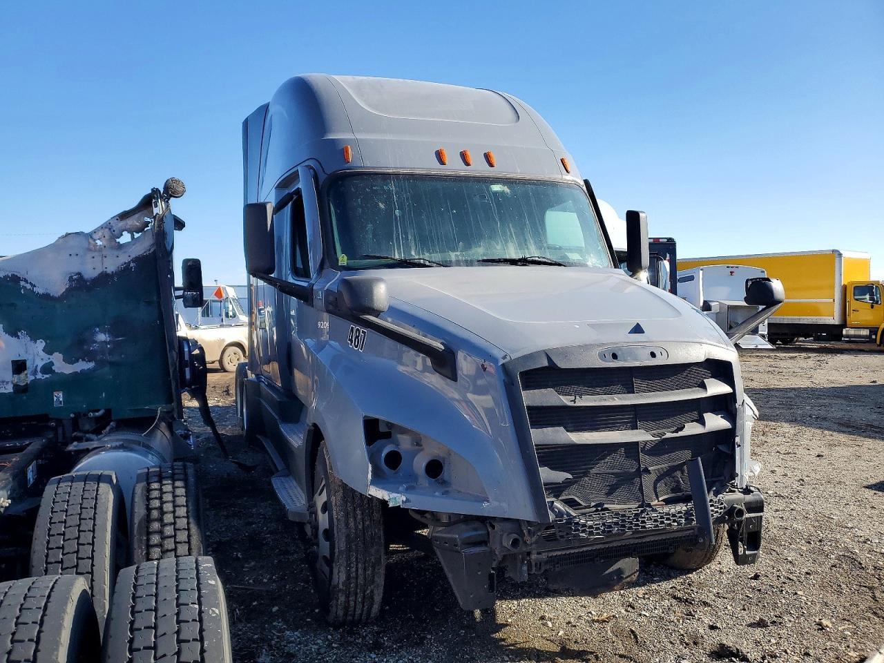 2022 Freigliner Cascadia 126