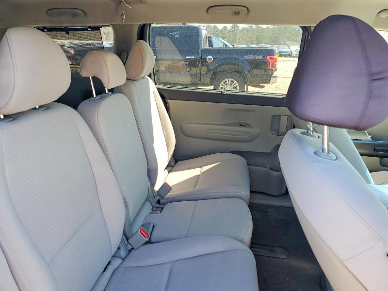 2016 KIA Sedona lx