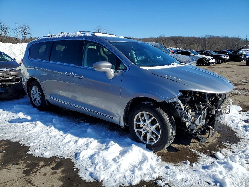 2020 Chrysler Pacifica Touring l