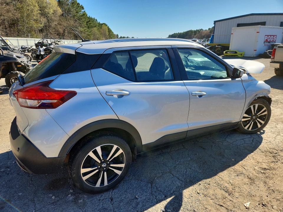 2020 Nissan Kicks sv