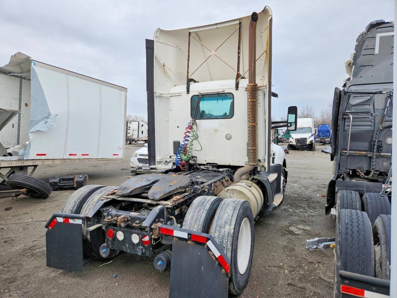 2016 Kenworth T680 Semi Truck