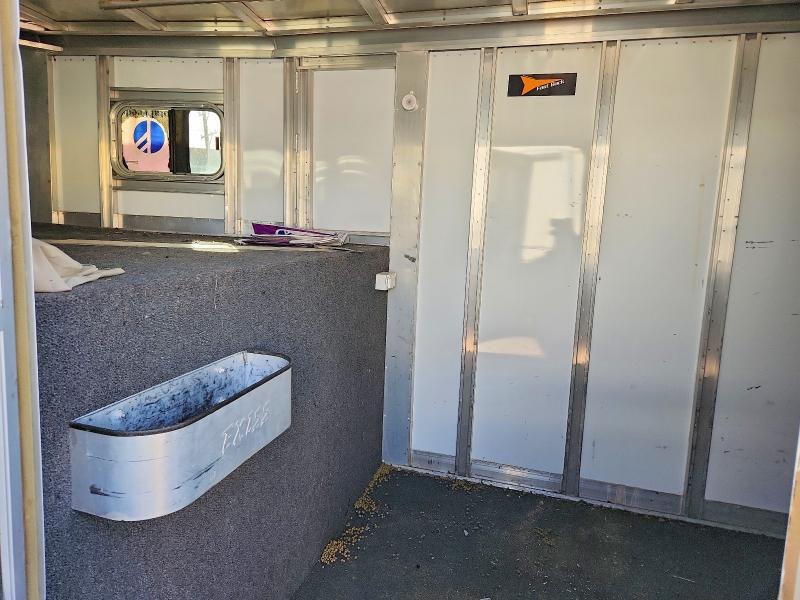 2002 Exiss 2002 Exxiss GNHC-718-T Horse Trailer