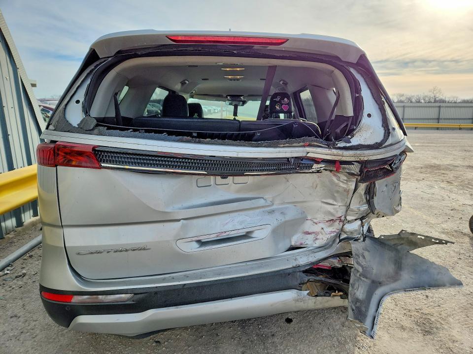 2022 KIA Carnival lx