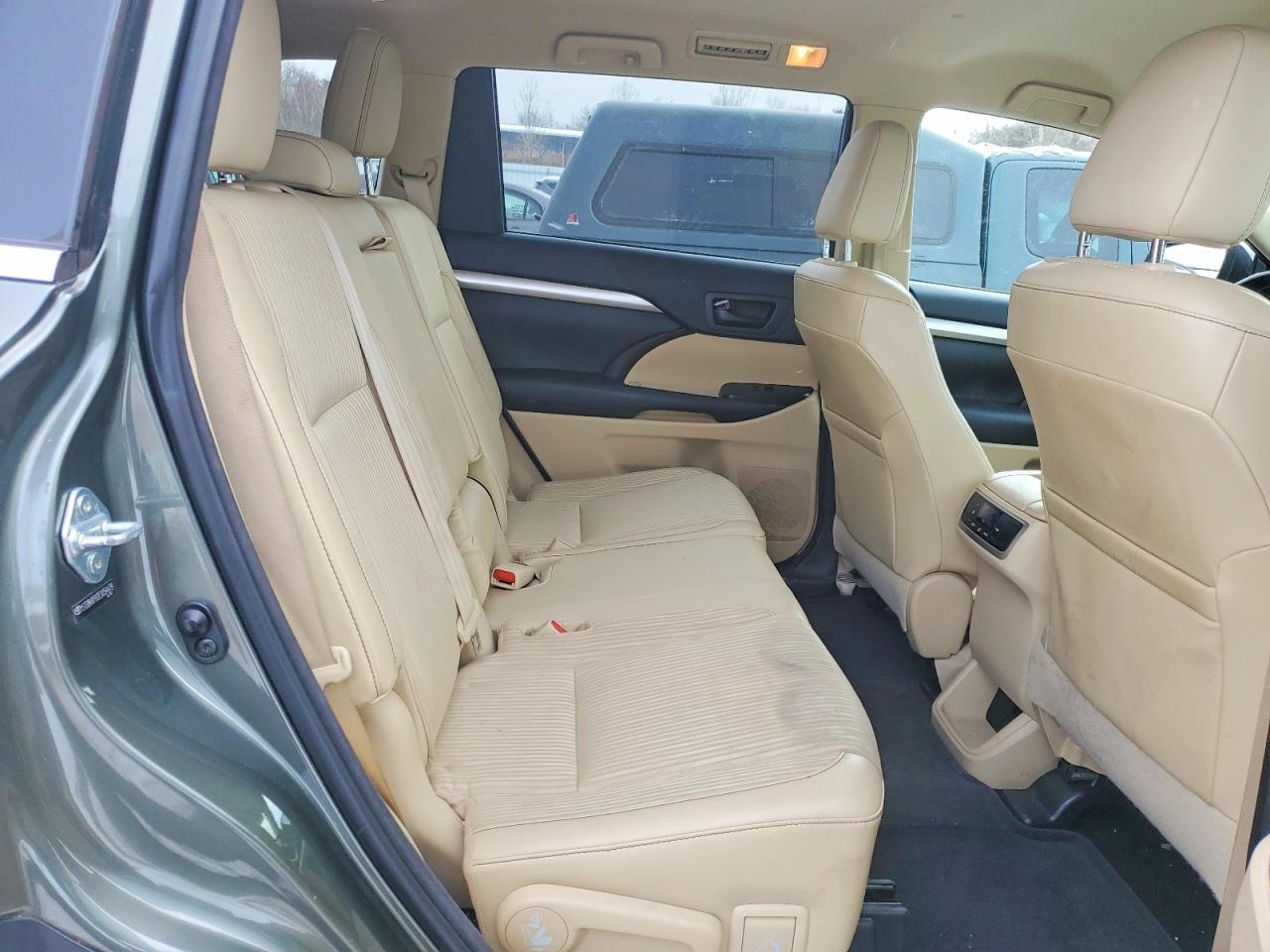 2014 Toyota Highlander le