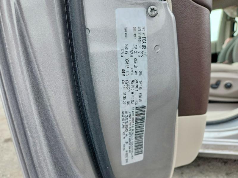 2017 Chrysler Pacifica Touring l