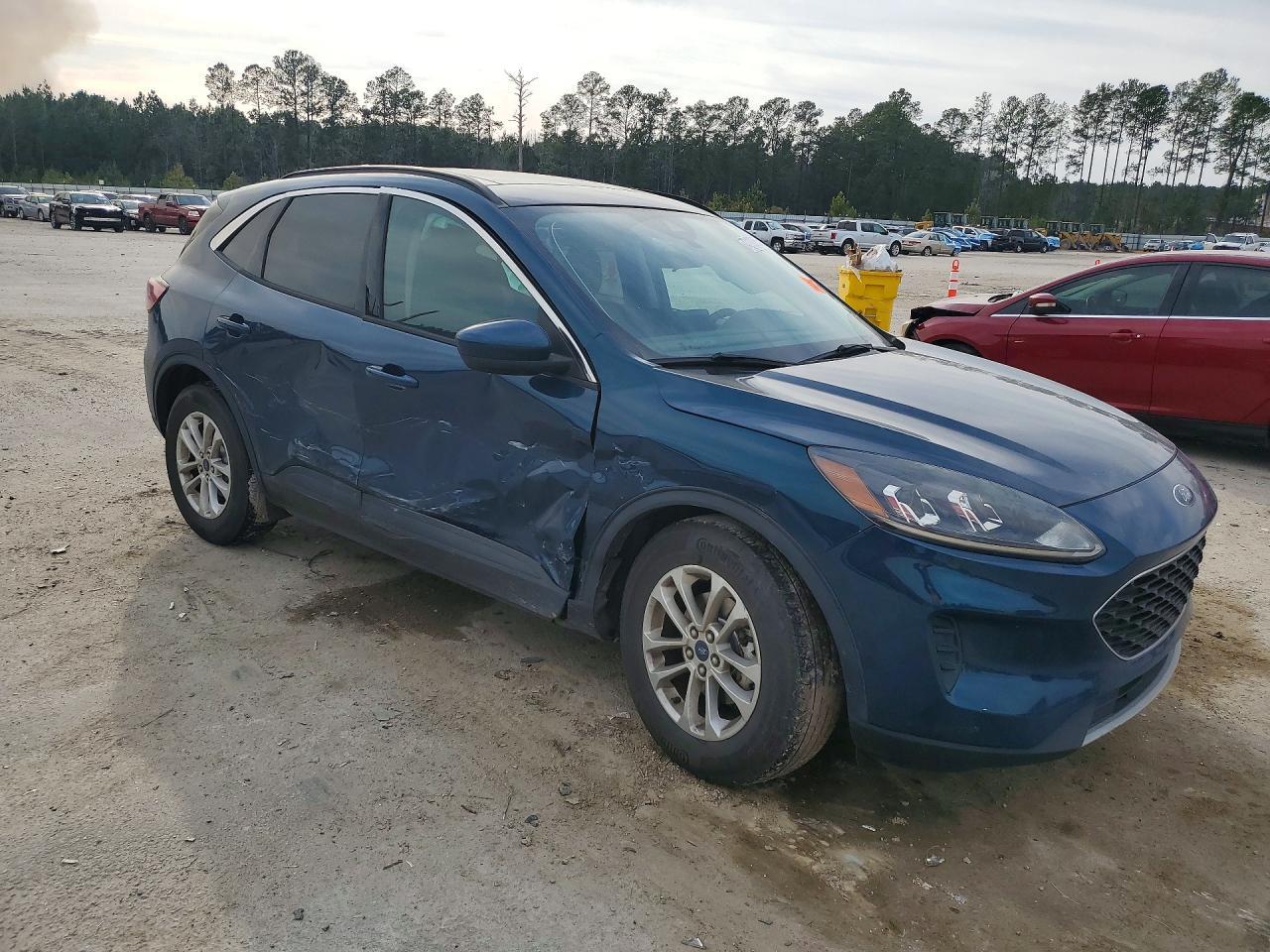 2020 Ford Escape se