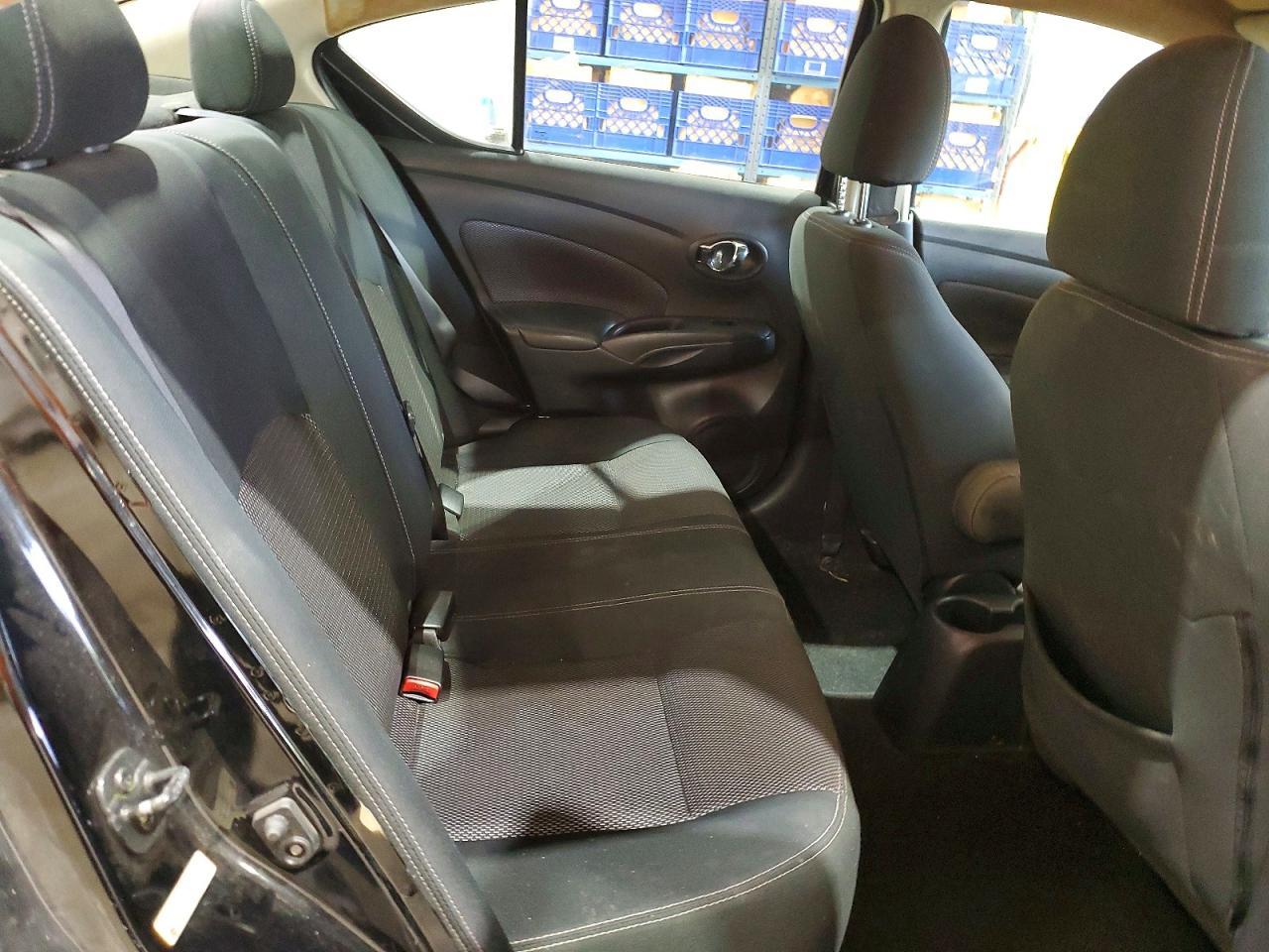 2017 Nissan Versa sv