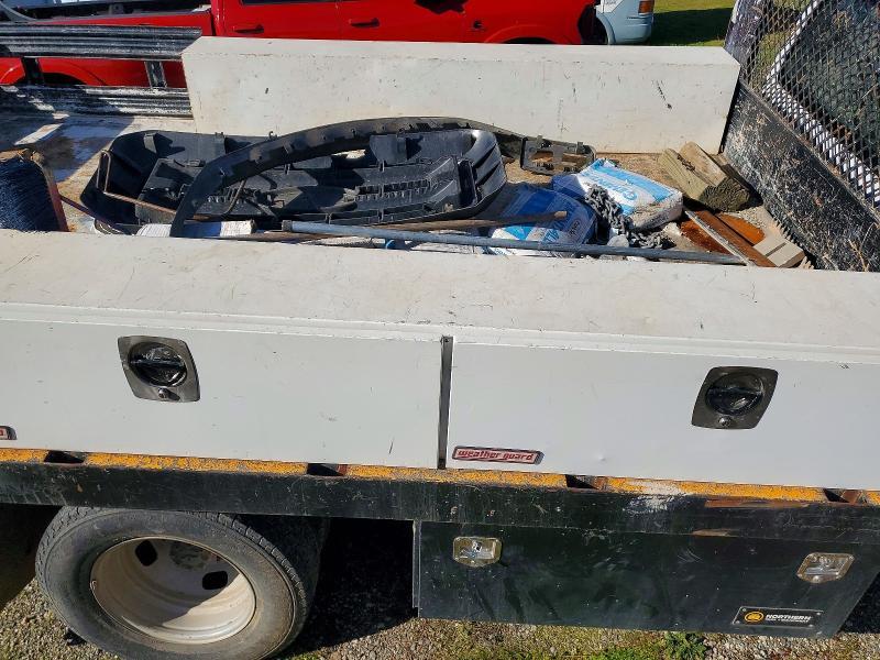 2016 Ford F350 Super Duty Flatbed Truck