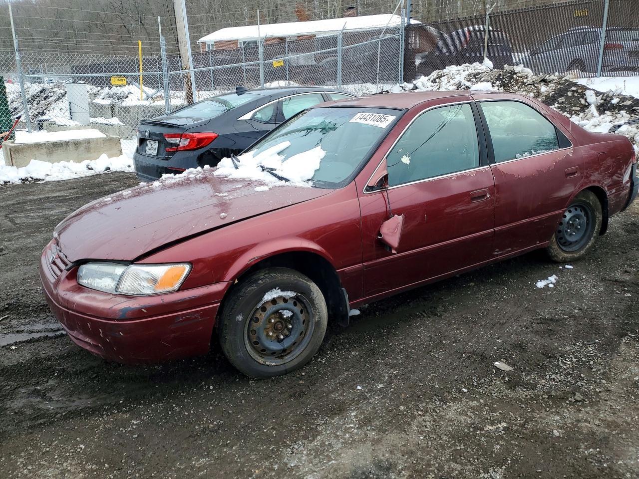 1999 Toyota Camry le