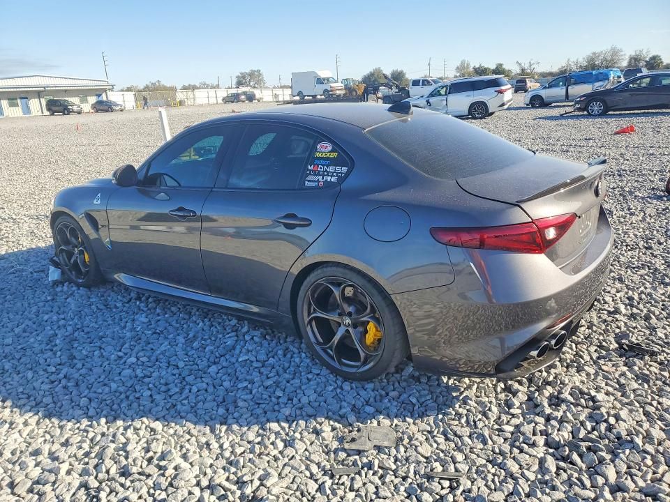 2021 Alfa Romeo Giulia Quadrifoglio