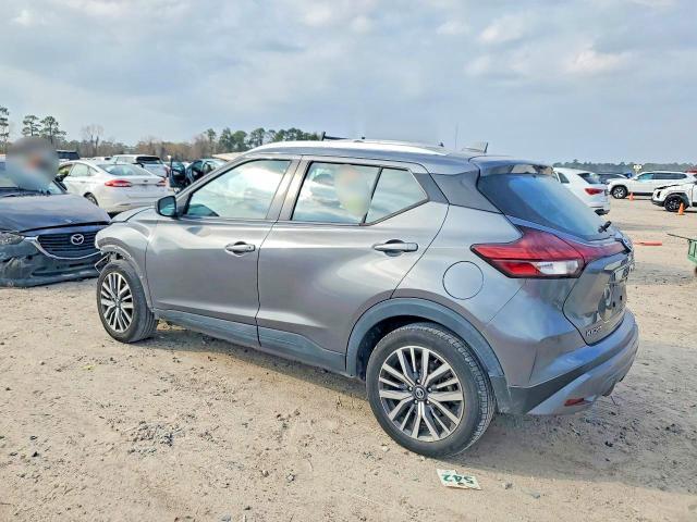 2021 Nissan Kicks sv