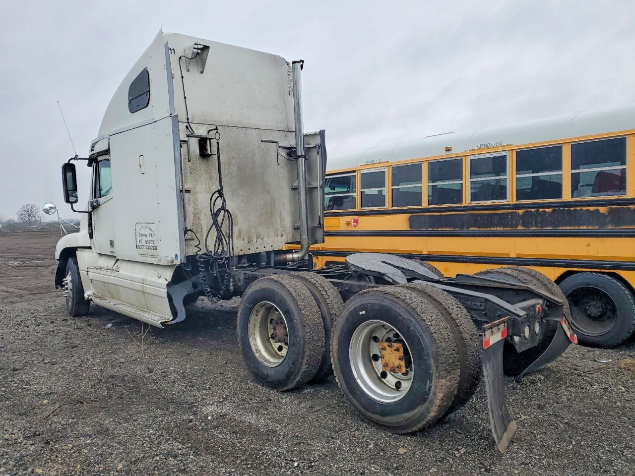 2001 Freightliner CST120 Semi Truck