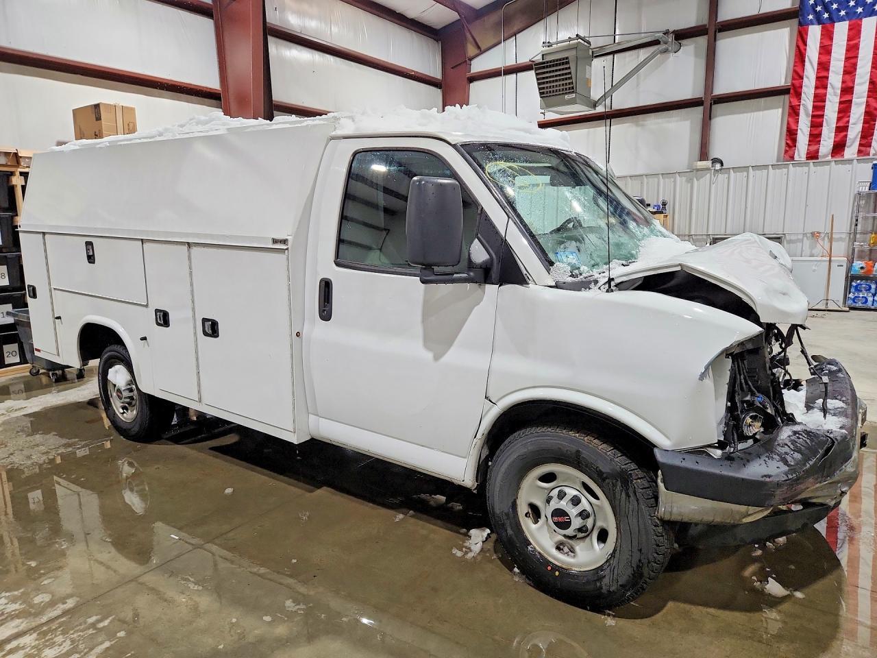 2023 GMC Savana Cutaway G3500