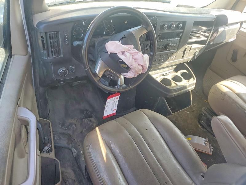 2019 Chevrolet Express BOX Truck