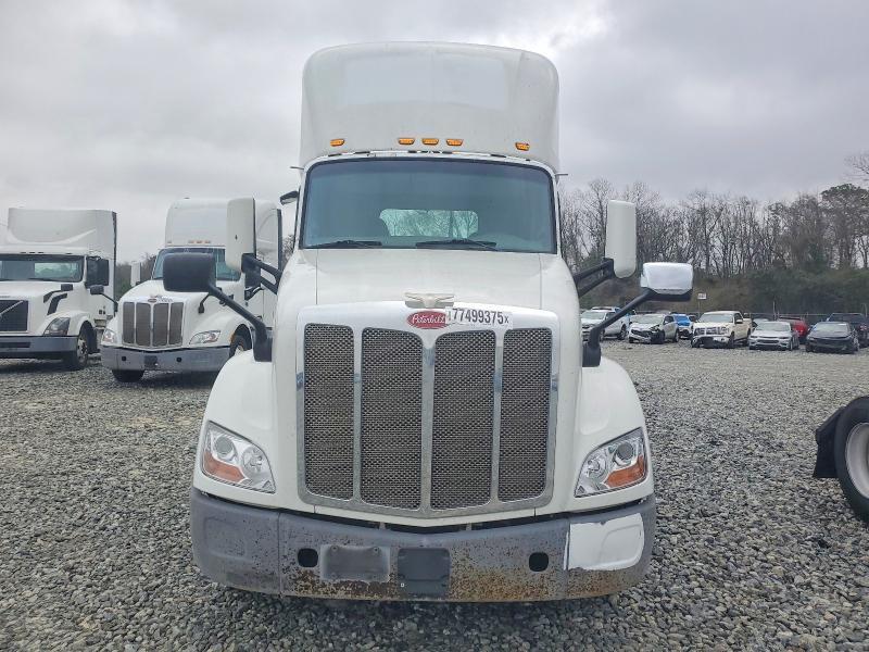2017 Peterbilt 579 Semi Truck