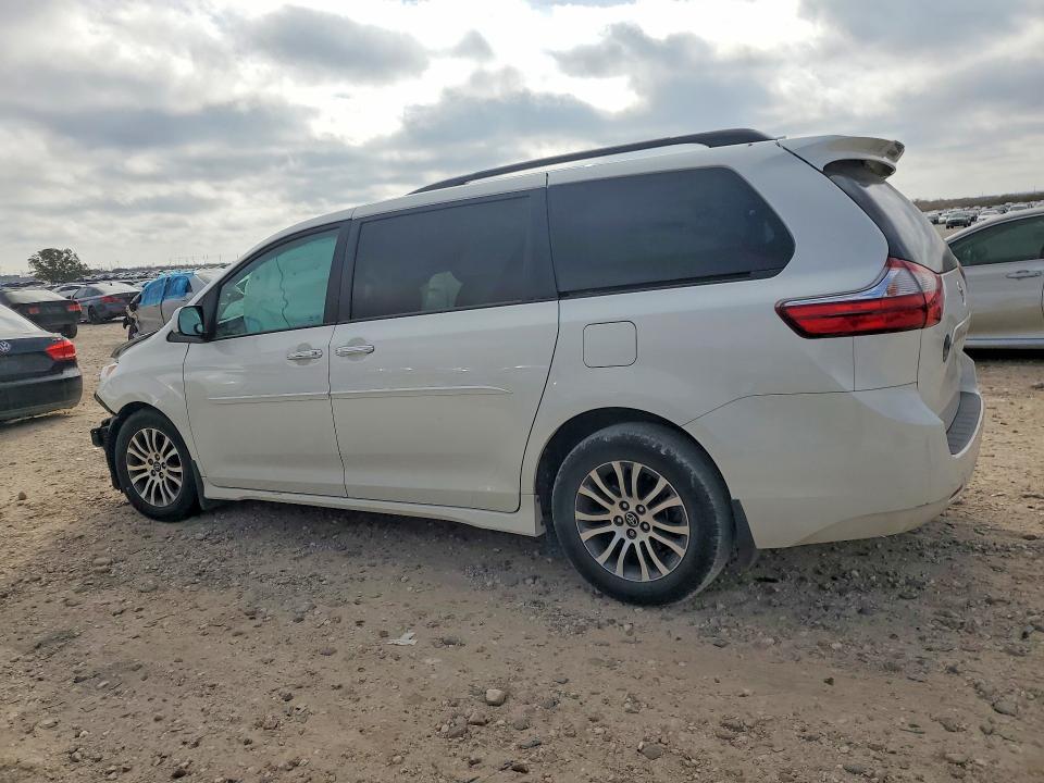 2018 Toyota Sienna xle