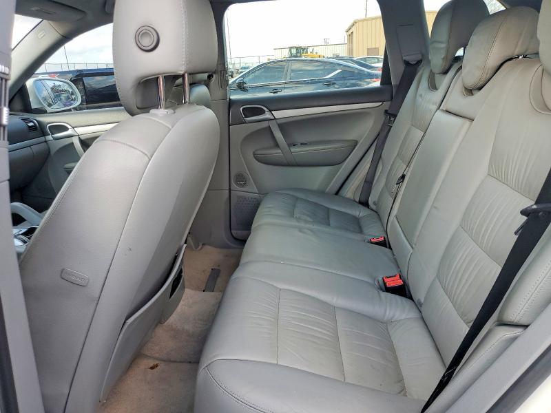 2004 Porsche Cayenne s