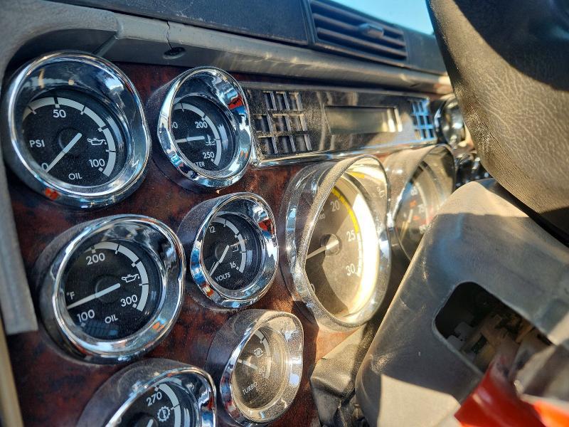 2007 Freigliner 2007 Freightliner CST120 Semi Truck