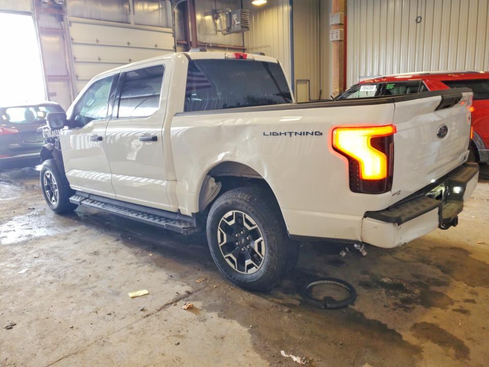 2023 Ford F150 Lightning pro
