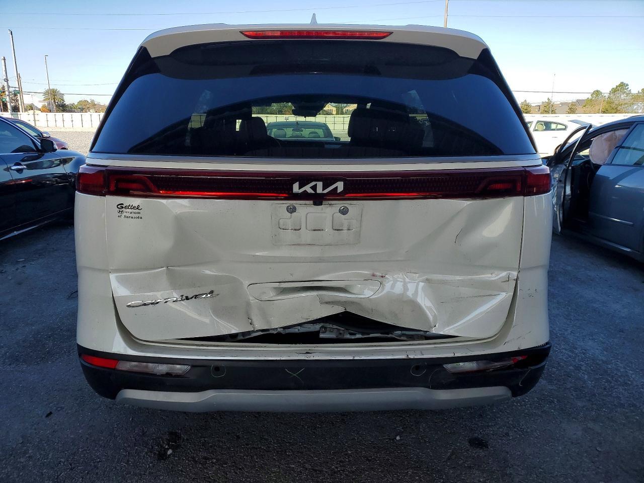 2022 KIA Carnival lx
