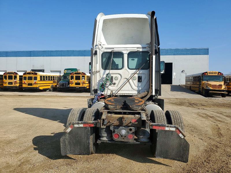 2016 Freightliner Cascadia 125 Semi Truck