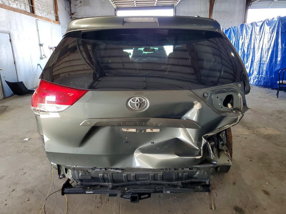 2011 Toyota Sienna le