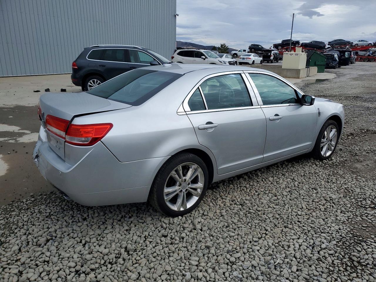 2012 Lincoln Townhouse MKZ