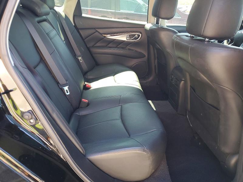 2015 Infiniti Q70 3.7