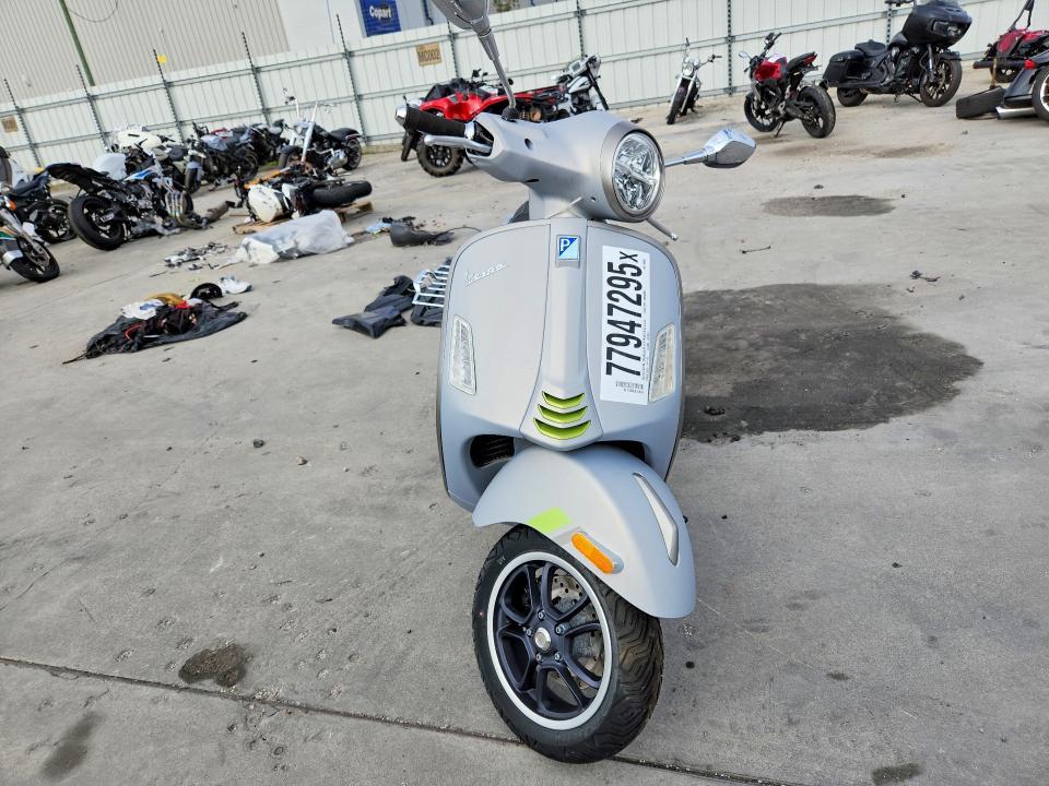 2023 Vespa GTS/SEI Giorni 300