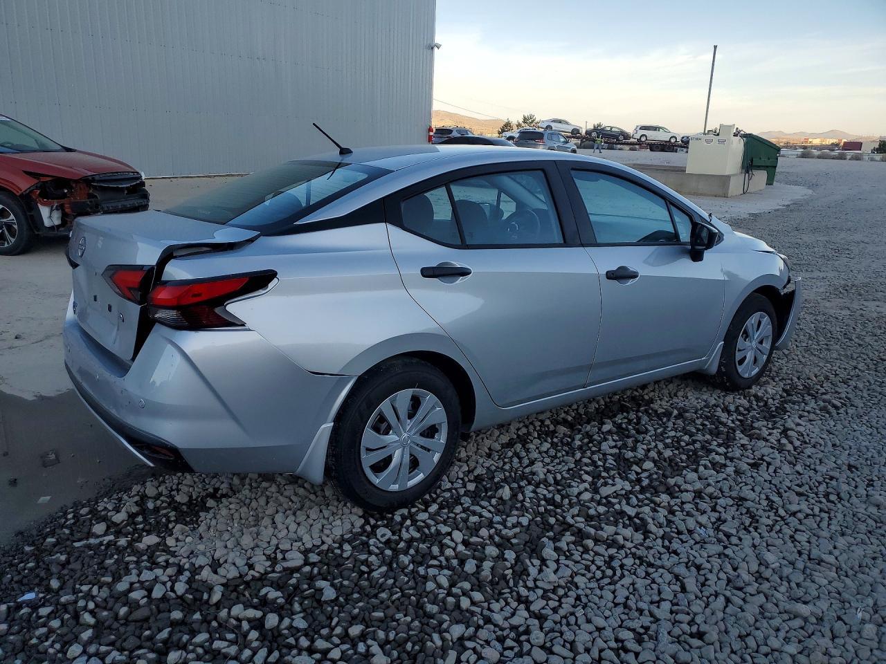 2025 Nissan Versa s