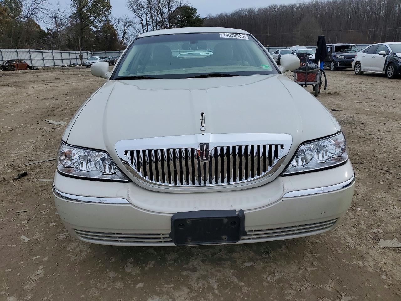 2006 Lincoln Town car Signature Limited