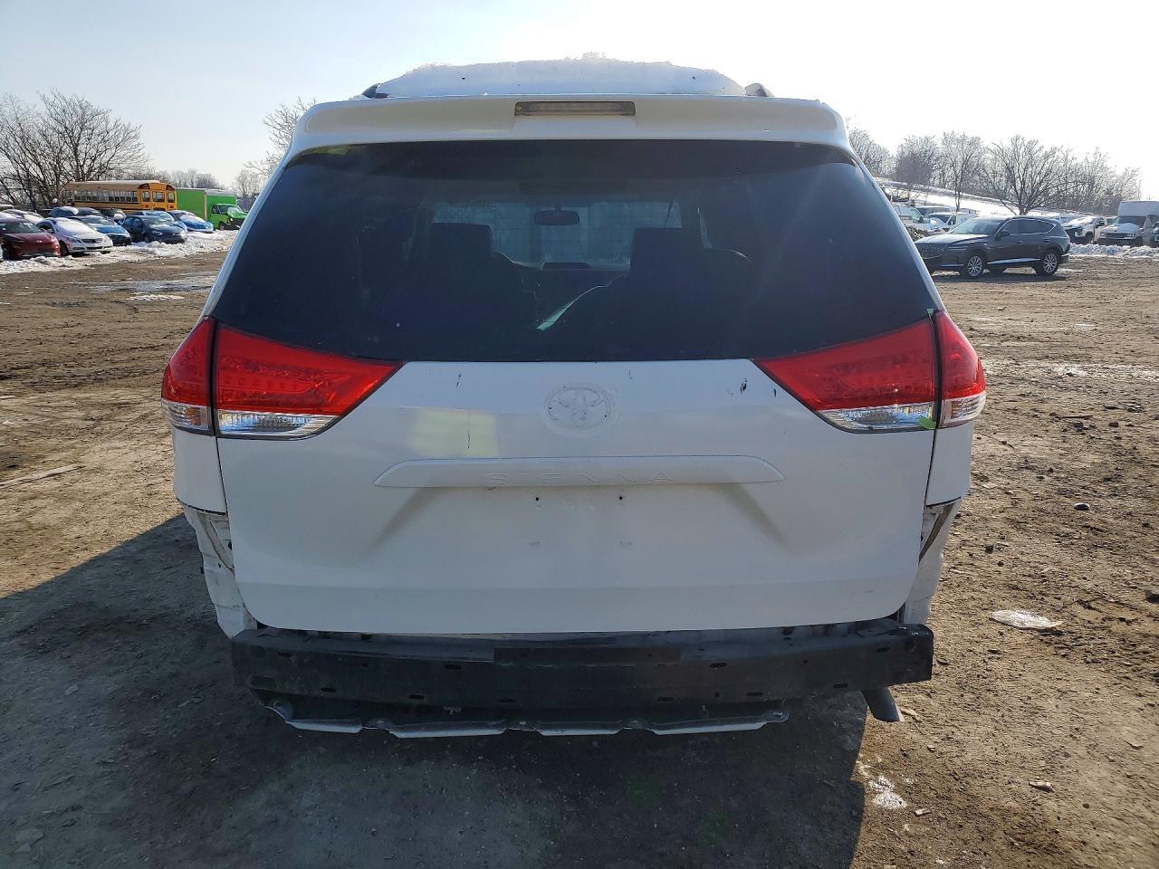 2011 Toyota Sienna le