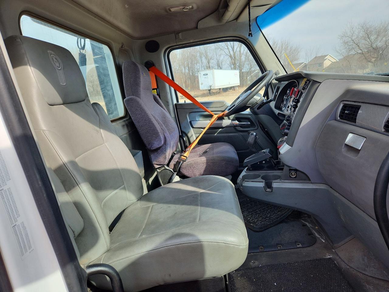 2016 Kenworth T680 Semi Truck