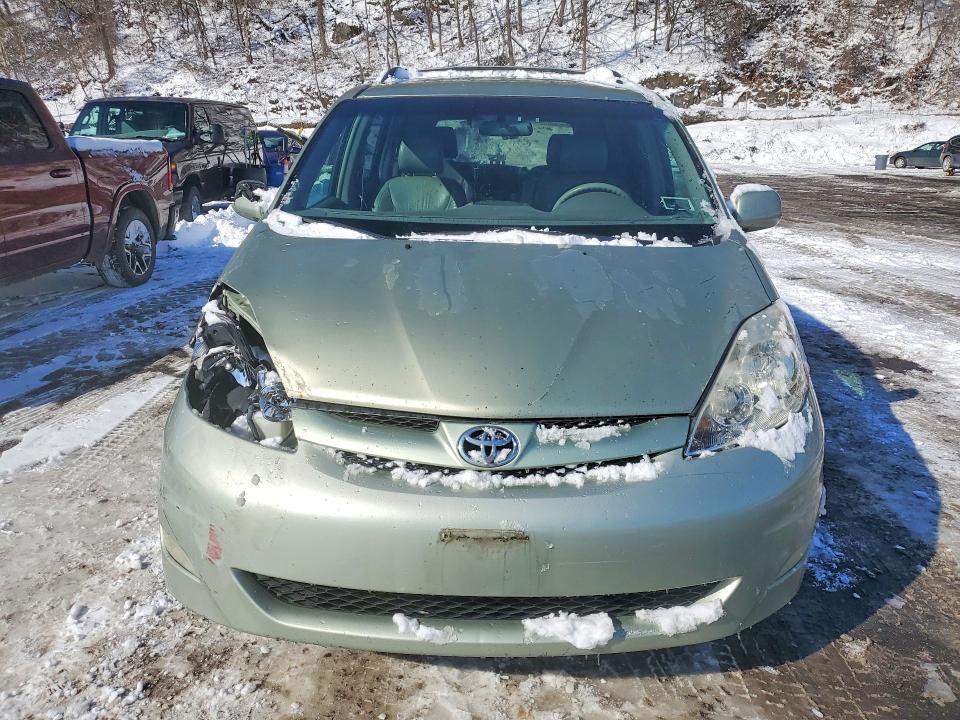 2006 Toyota Sienna xle 7 Passenger