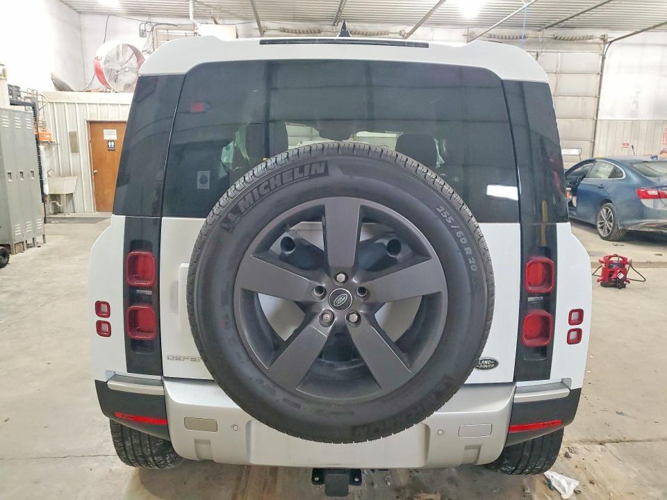 2023 Land Rover Defender 90 s