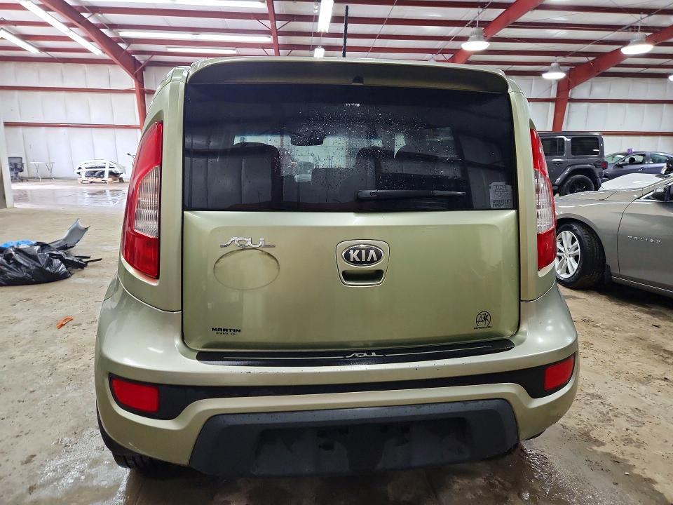 2013 KIA Soul +