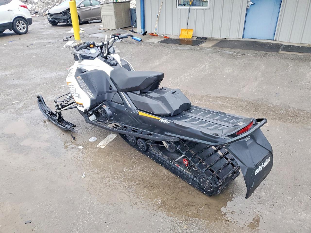 2017 Skidoo Renegade Adrenaline