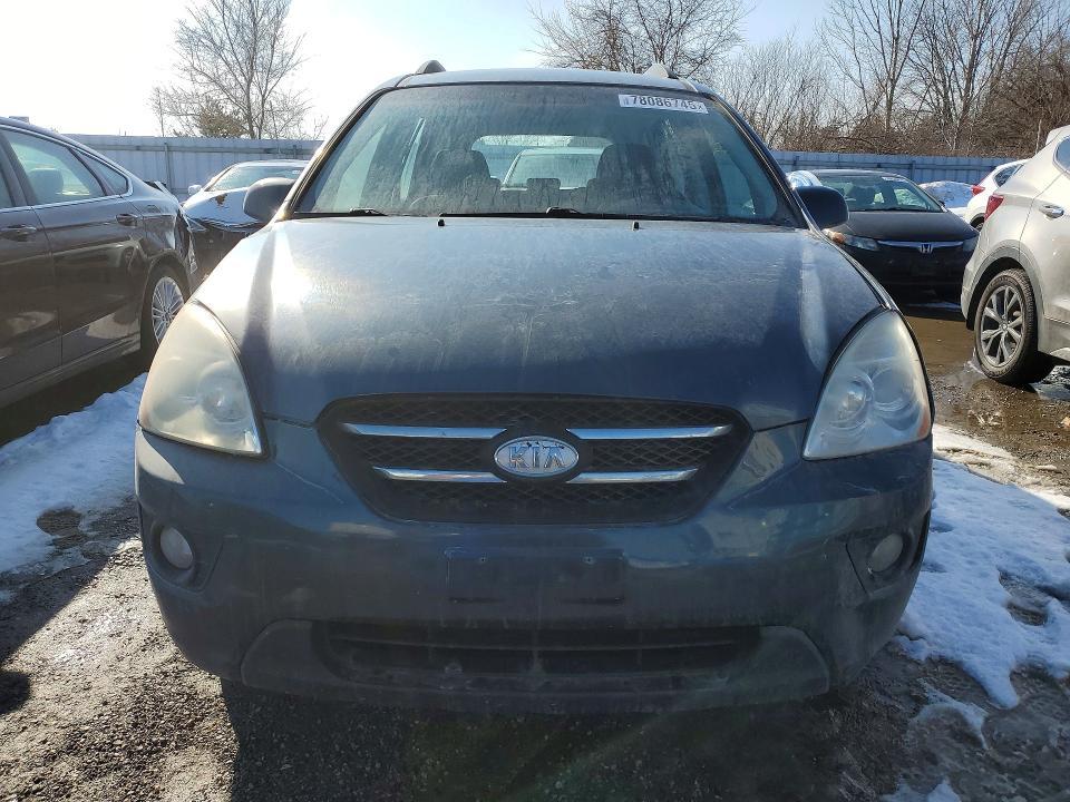 2009 KIA Rondo Base