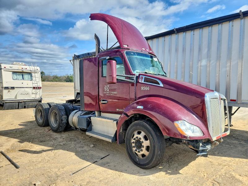 2016 Kenworth T680 Semi Truck