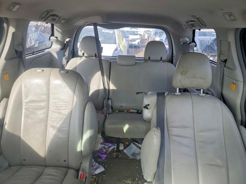 2012 Toyota Sienna le
