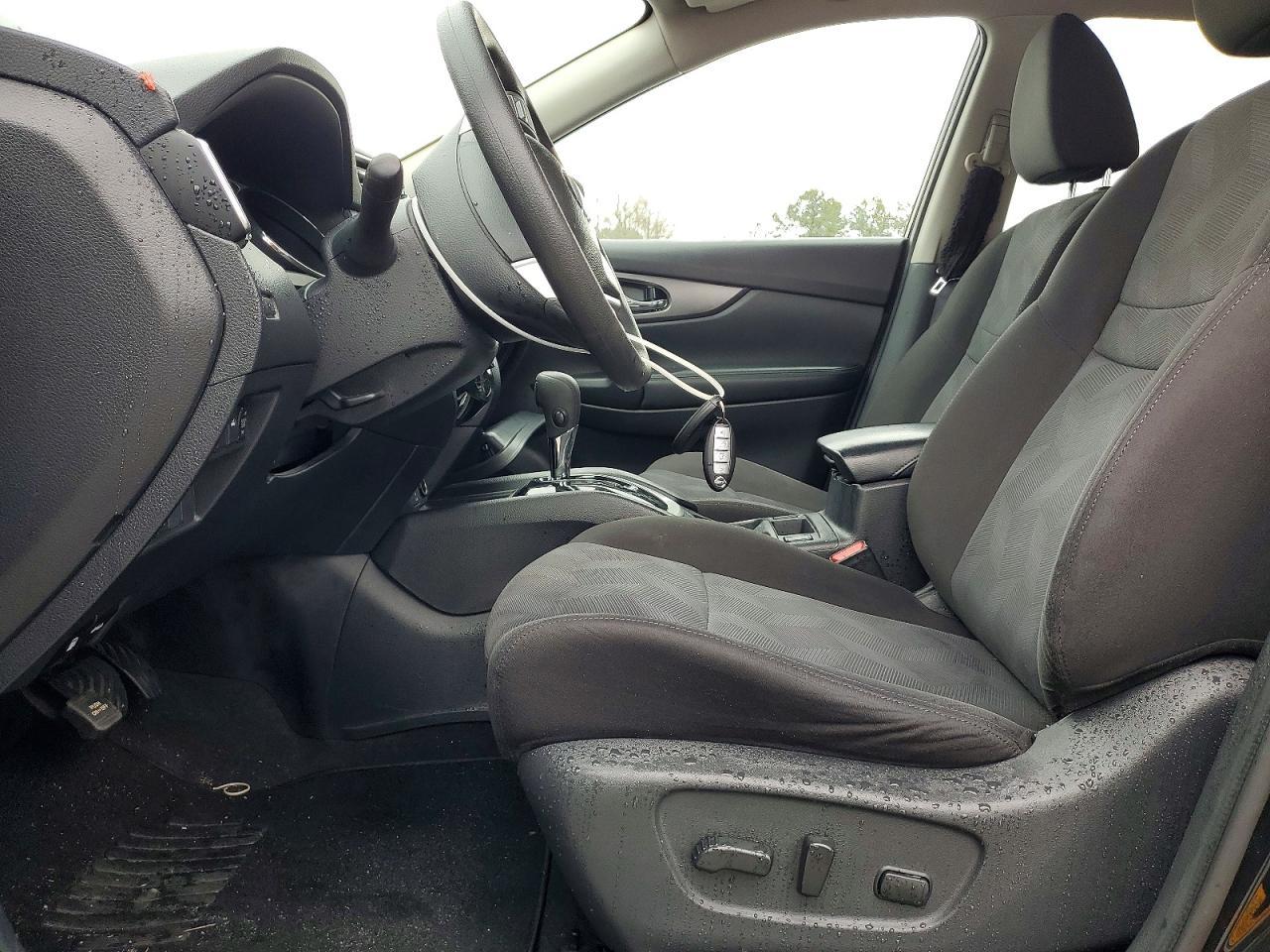 2016 Nissan Rogue sv