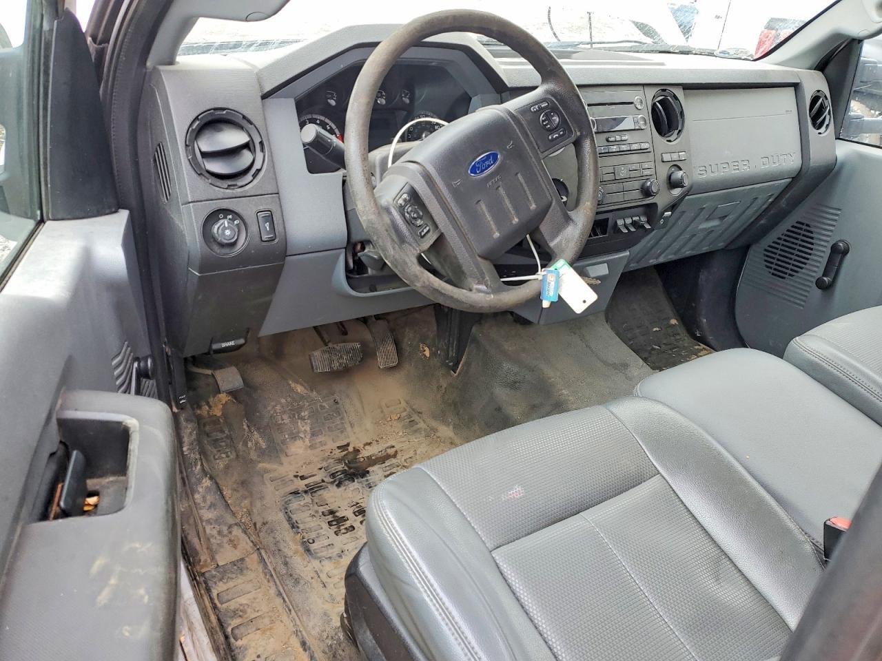 2013 Ford F350 Super Duty Flatbed Truck