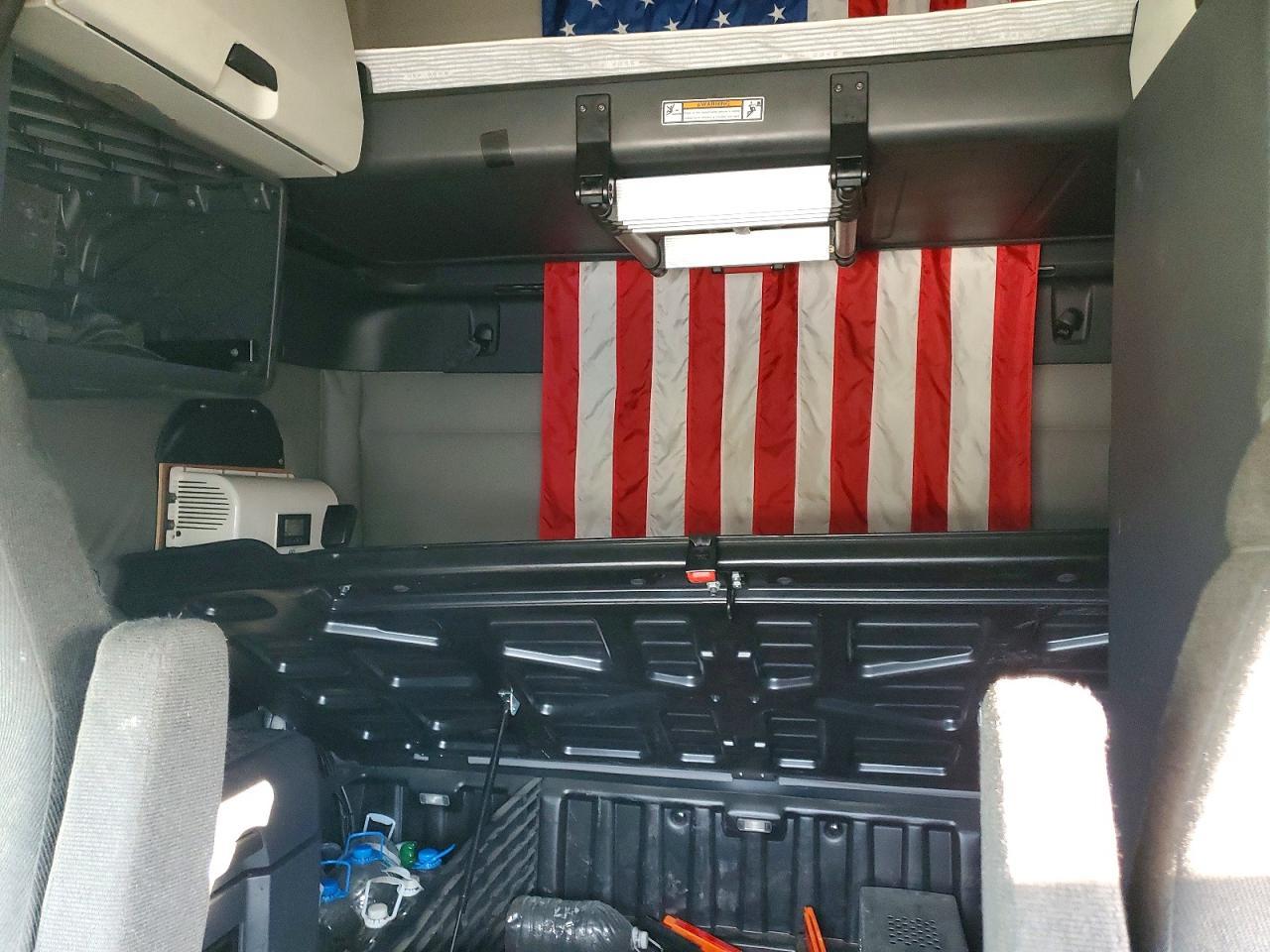 2021 Freightliner Cascadia 126